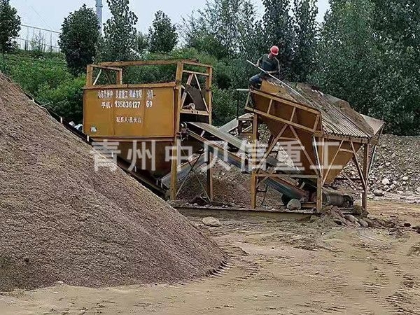 Double conveying sand screen