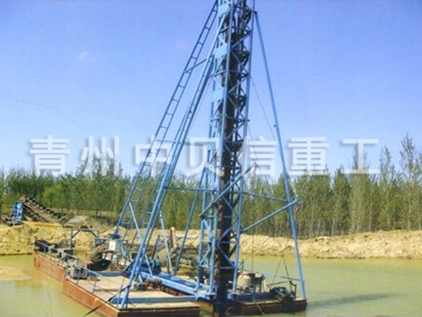 Drilling sand pumping vessel in operation