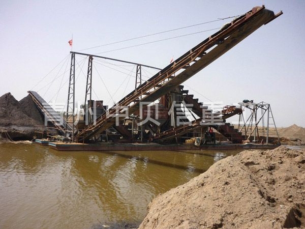 Multi conveyor dredger