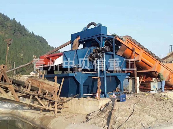 Large dewatering screen